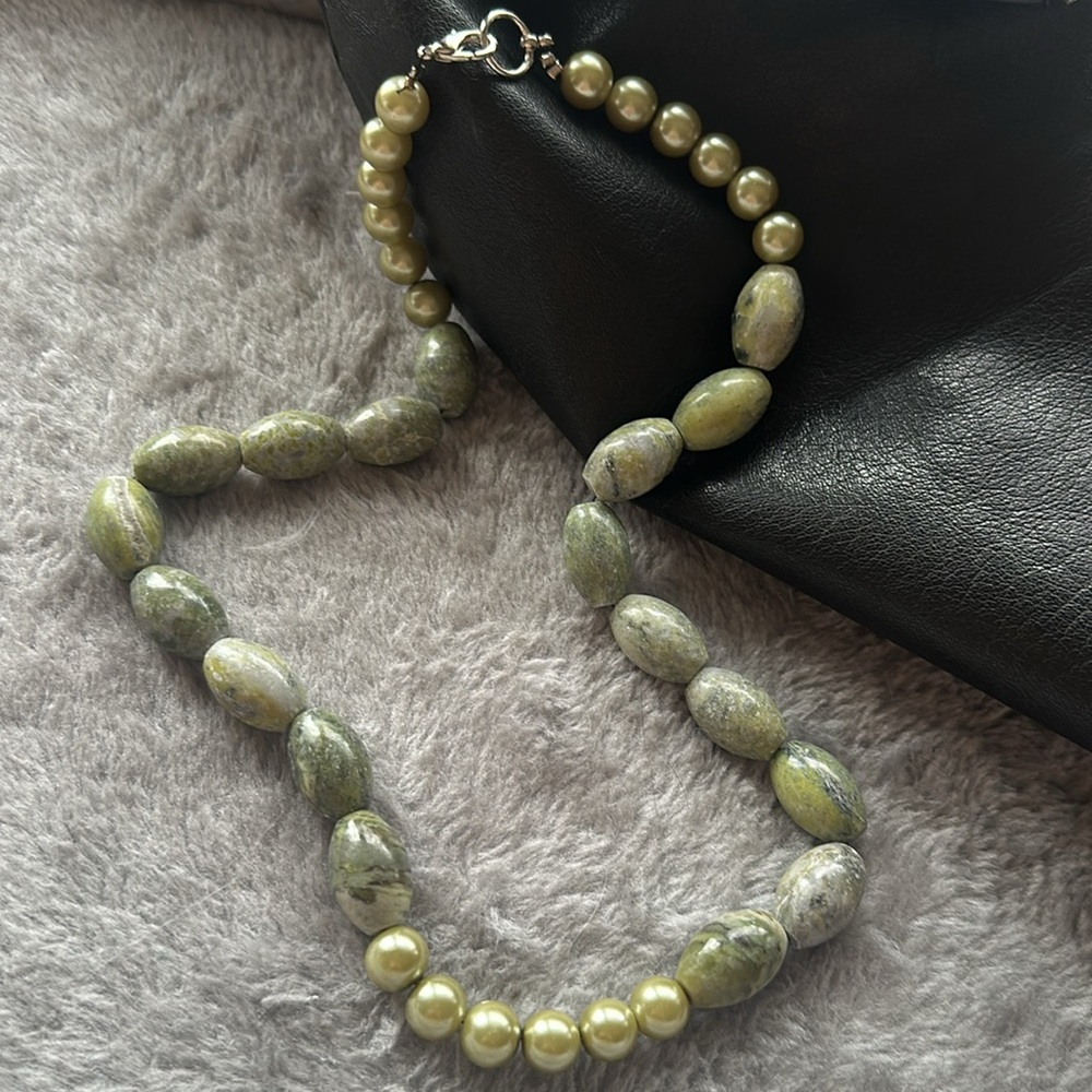 Serpentine Stone Green Beaded Necklace with Glass Pearls